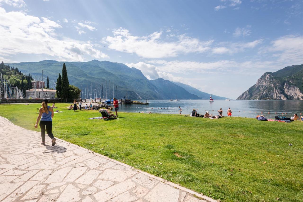 Al Lago Camping & Rooms Riva del Garda Kültér fotó