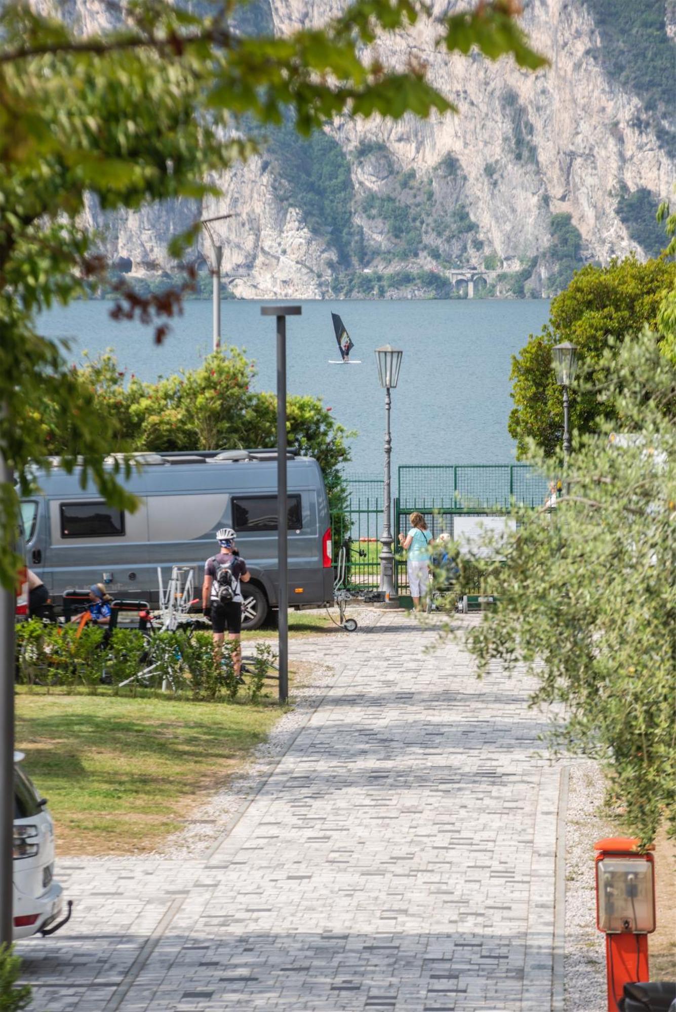Al Lago Camping & Rooms Riva del Garda Kültér fotó