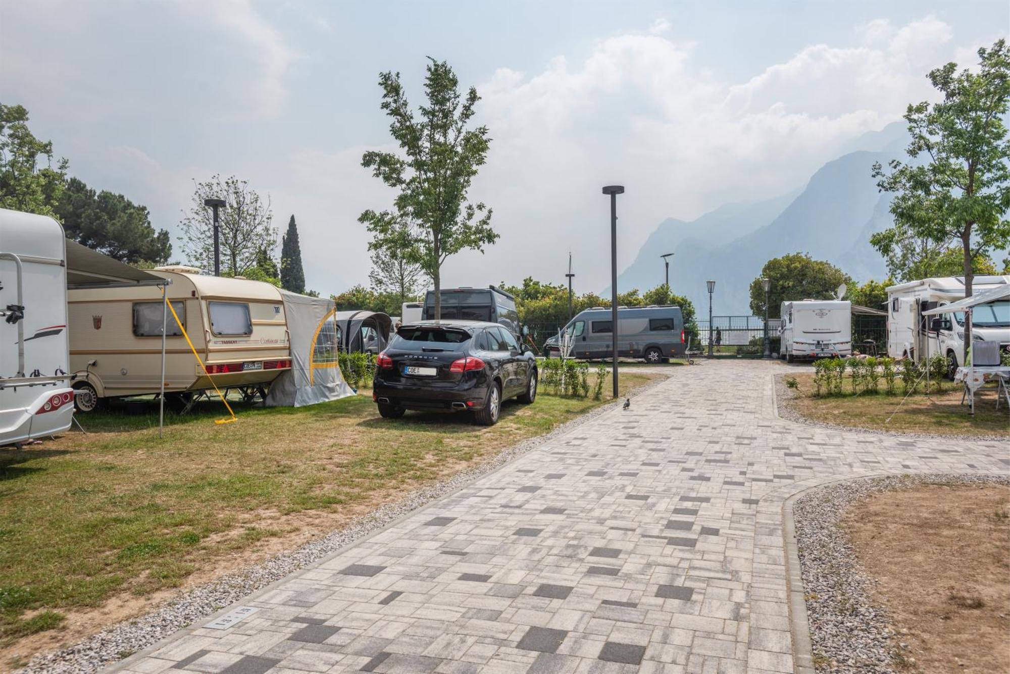 Al Lago Camping & Rooms Riva del Garda Kültér fotó