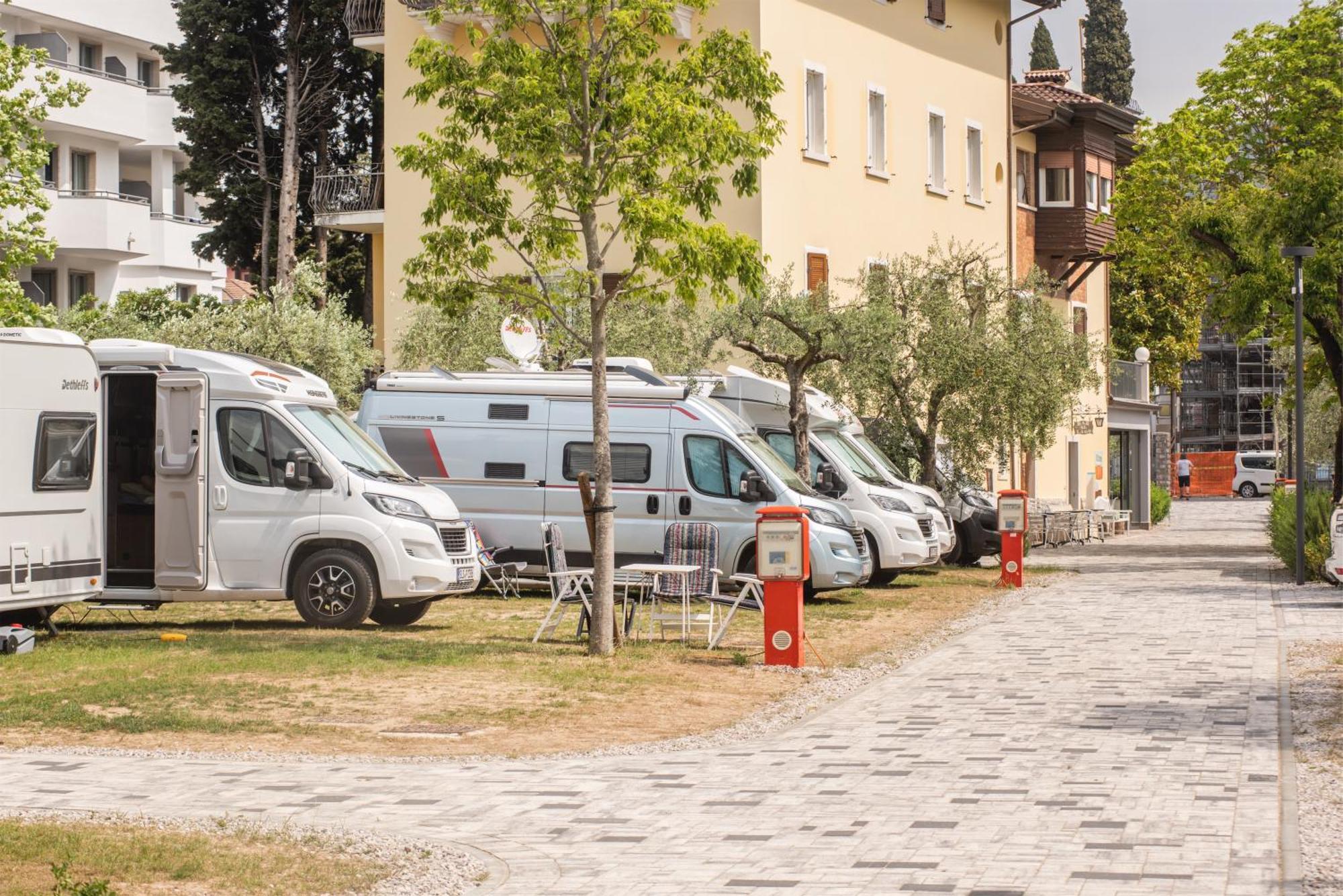 Al Lago Camping & Rooms Riva del Garda Kültér fotó