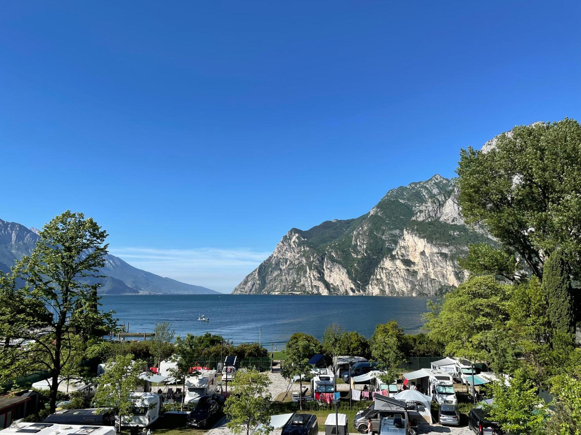 Al Lago Camping & Rooms Riva del Garda Kültér fotó
