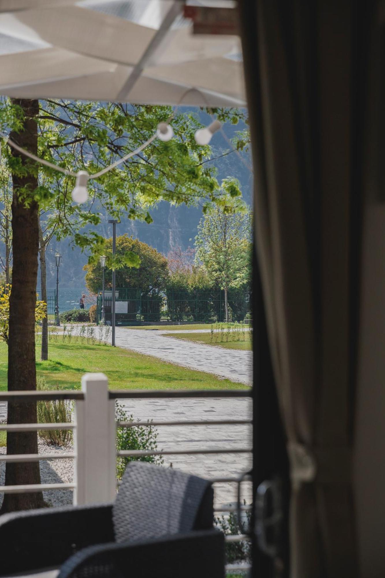 Al Lago Camping & Rooms Riva del Garda Kültér fotó
